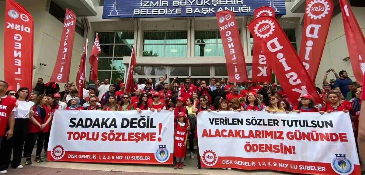 İzmir'de Belediye İşçileri Grev Kararı Alınca Cadde ve Sokaklar Çöp Doldu!