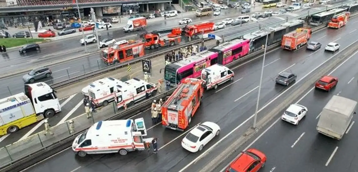 Beylikdüzü'ndeki Metrobüs Kazasında Yeni Detaylar Ortaya Çıktı: Frene Rağmen Araç Duramadı...