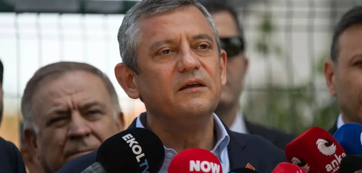 İmamoğlu'nu Ziyaret Eden Özel'den Siyasi Operasyon Çıkışı: "Gördüğümüz Tek Şey Masumiyet"