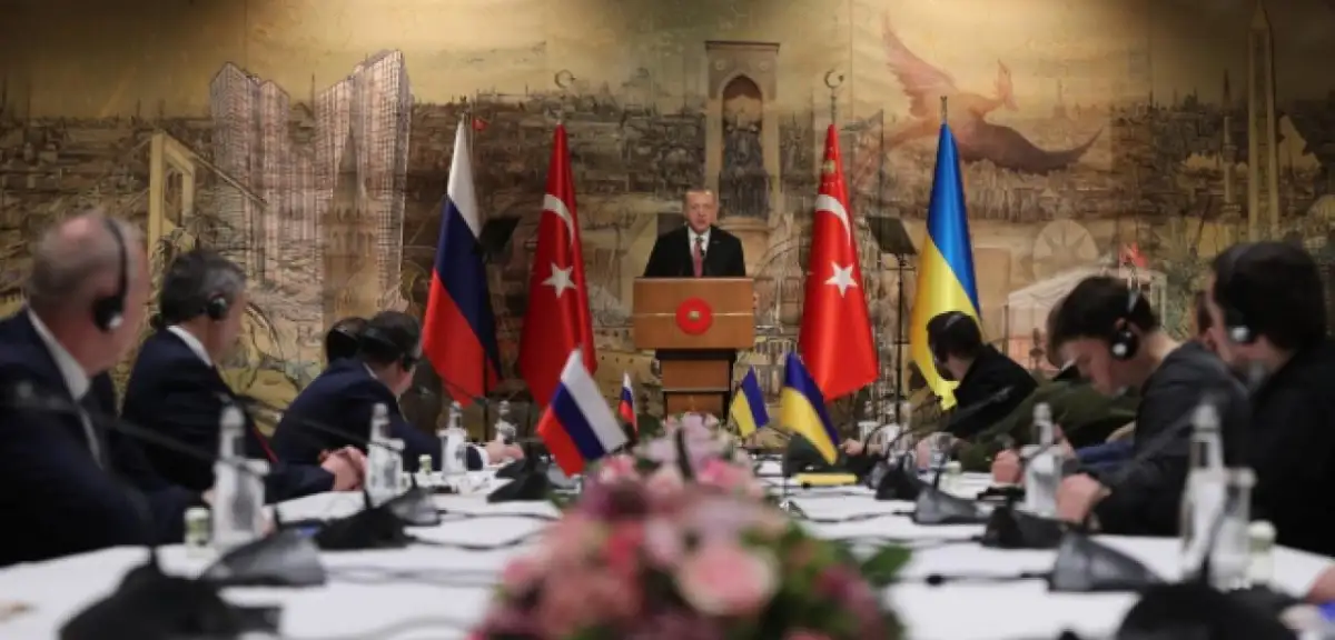 İstanbul'da Kritik Gün: Rusya ve Ukrayna Temsilcileri Barış için Yeniden Masada