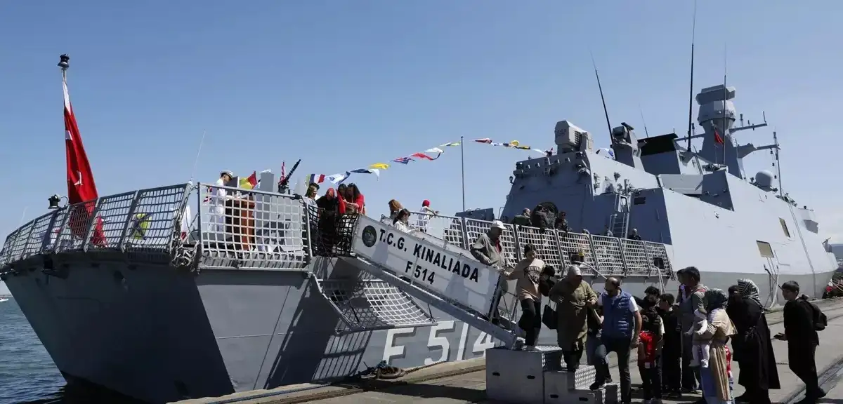 TCG Kınalıada ve TCG Gökçeada Ziyarete Açıldı