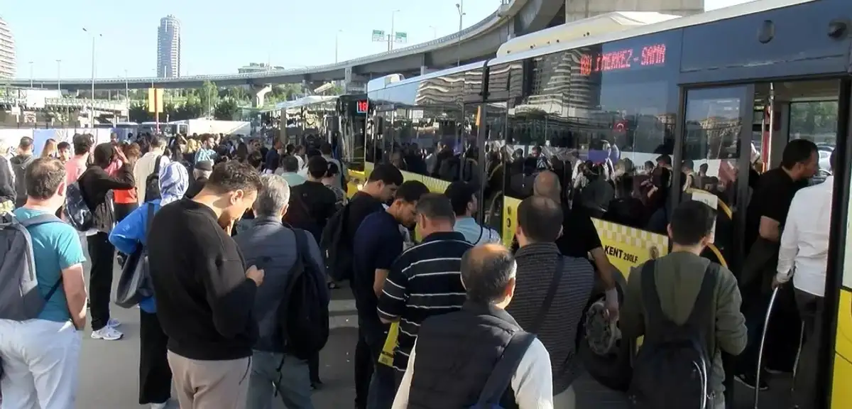 İstanbul'da Özel Halk Otobüsleri Seferlere Başladı