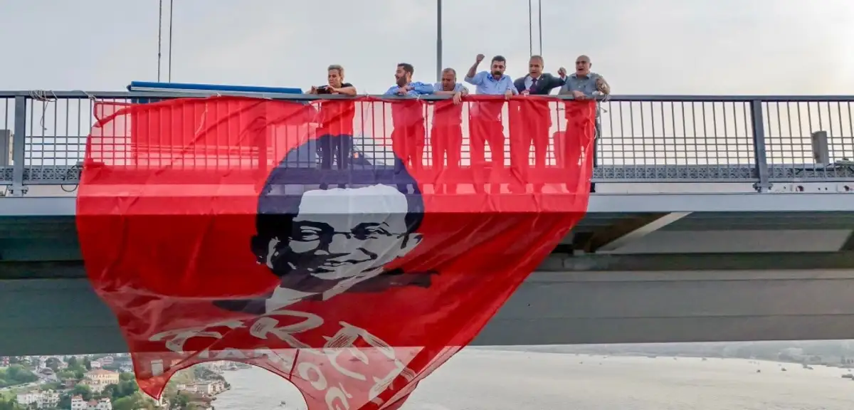 Boğaziçi Köprüsü'nde İmamoğlu'na Özgürlük Pankartı!