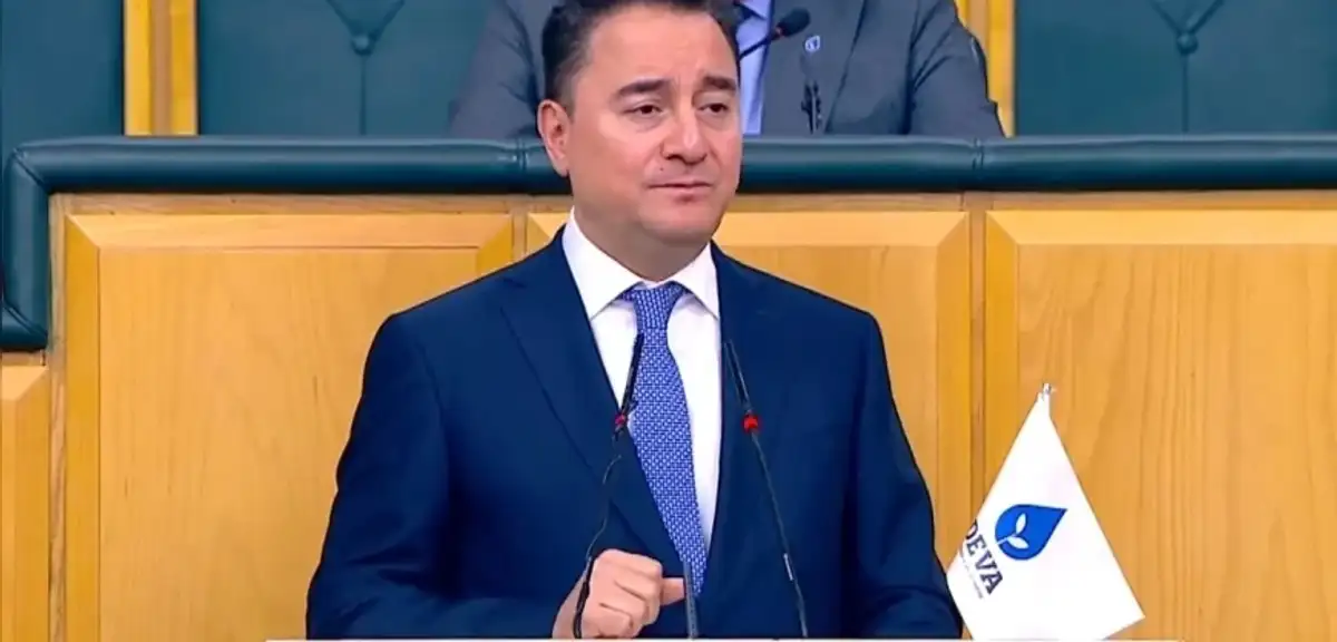 Ali Babacan'dan Hükümete Sert Eleştiriler: "Anayasa İhlalleri ve Bağımlılığa Göz Yumuluyor"