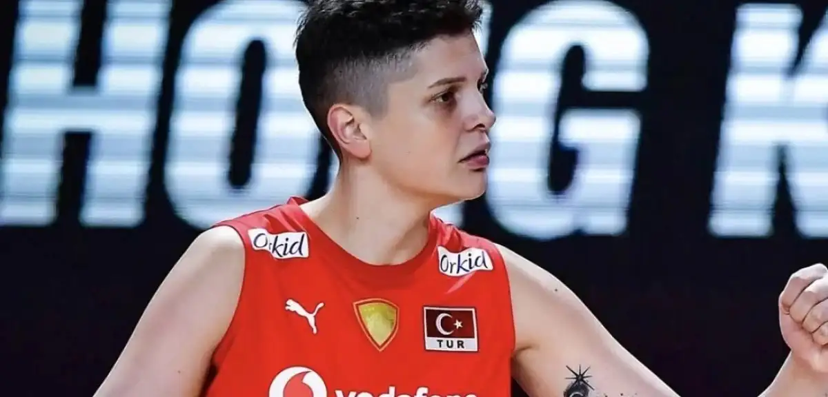 Ebrar Karakurt Eczacıbaşı Dynavit'e Transfer Oldu