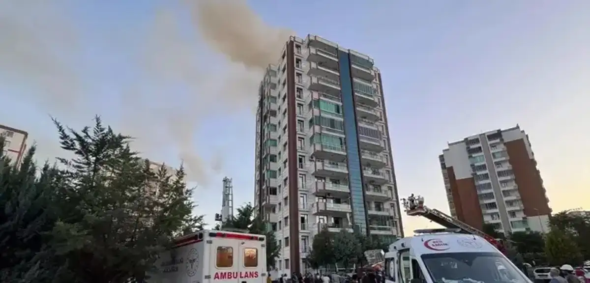 Diyarbakır'da Apartmanda Yangın: 2'si Çocuk 3 Kişi Hayatını Kaybetti