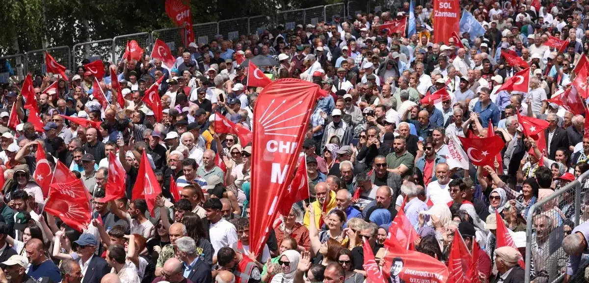 Özgür Özel'den Bayburt'tan AK Parti'ye Gönderme: "Hodri Meydan"