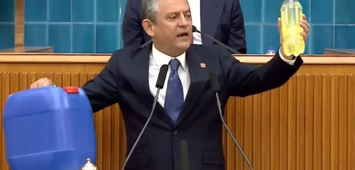 Özel'den Hükümete Mazotlu Protesto: "Yetkiyi Verdiniz, Etkiyi Gördünüz"