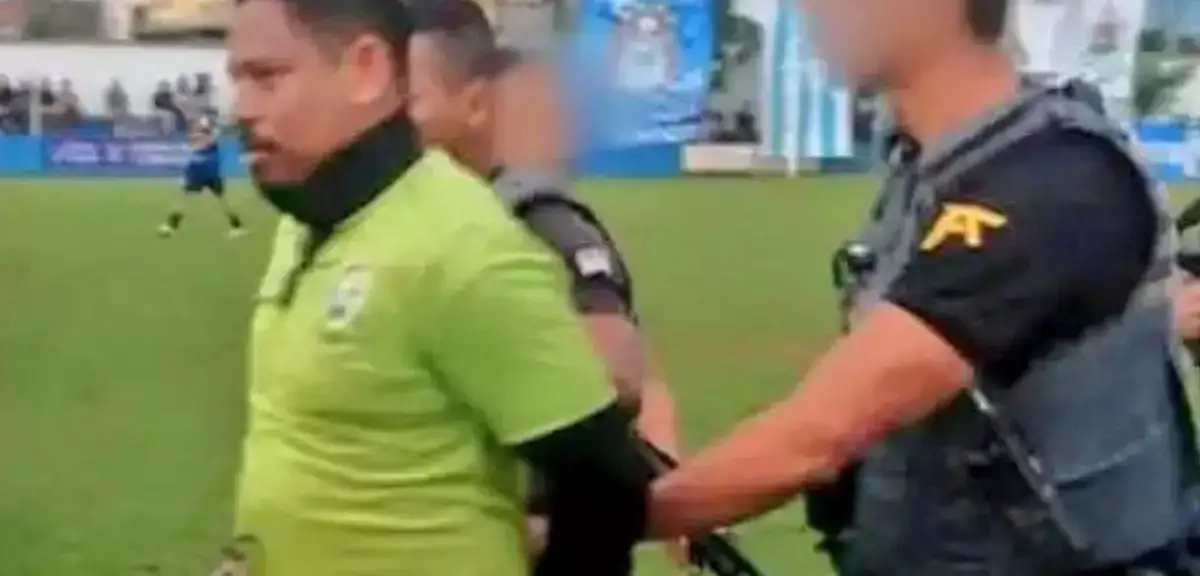 Hakem Maç Sırasında Gözaltına Alındı!