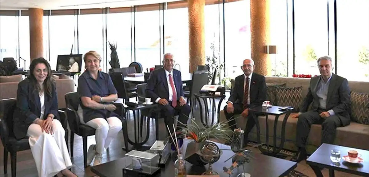 Kılıçdaroğlu'ndan Dikkat Çeken Ziyaret: Kurultay Davası Öncesi Sürpriz Hamle
