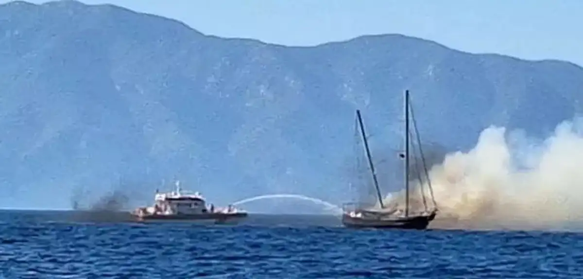 Bodrum Açıklarında Gulet Yangını! Batan Tekneden 13 Kişi Kurtarıldı
