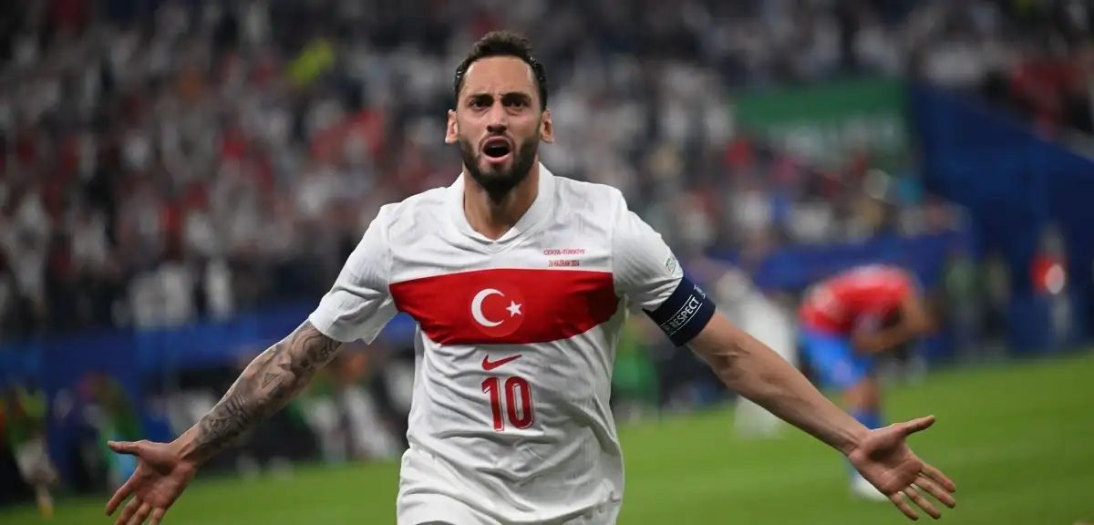Hakan Çalhanoğlu, Fenerbahçe Yolunda! Ali Koç'tan Doğrudan Temas