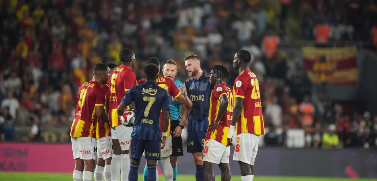 Göztepe-Fenerbahçe Maçına Spor Yazarlarından Sert Eleştiriler
