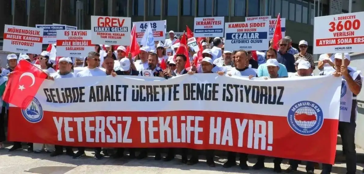 Memurlar Zam Teklifine Karşı İş Bıraktı
