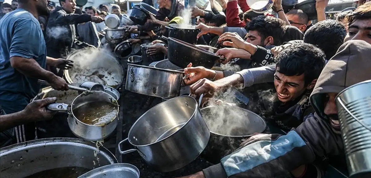 Gazze'de Açlıktan Ölenlerin Sayısı 300'e Yükseldi