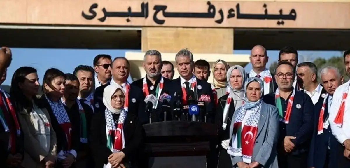 AK Parti Heyeti Refah Sınır Kapısı'na Gitti