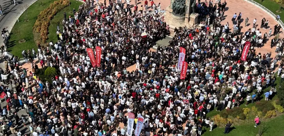 CHP 102 Yaşında: Özgür Özel Taksim'de
