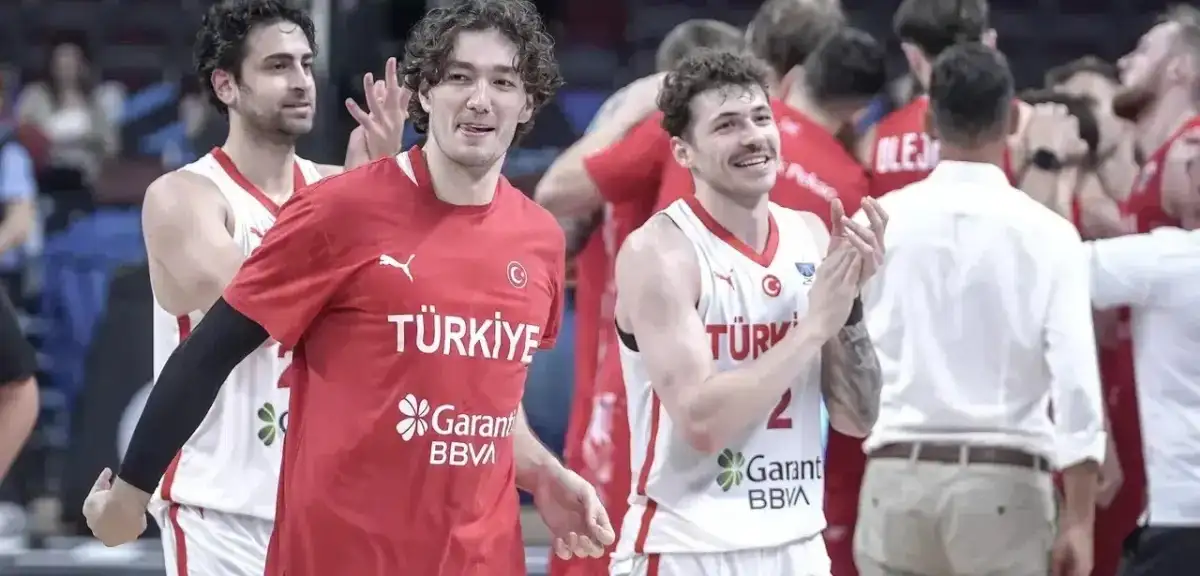 12 Dev Adam 24 Yıl Sonra Yarı Finalde: Rakip Yunanistan
