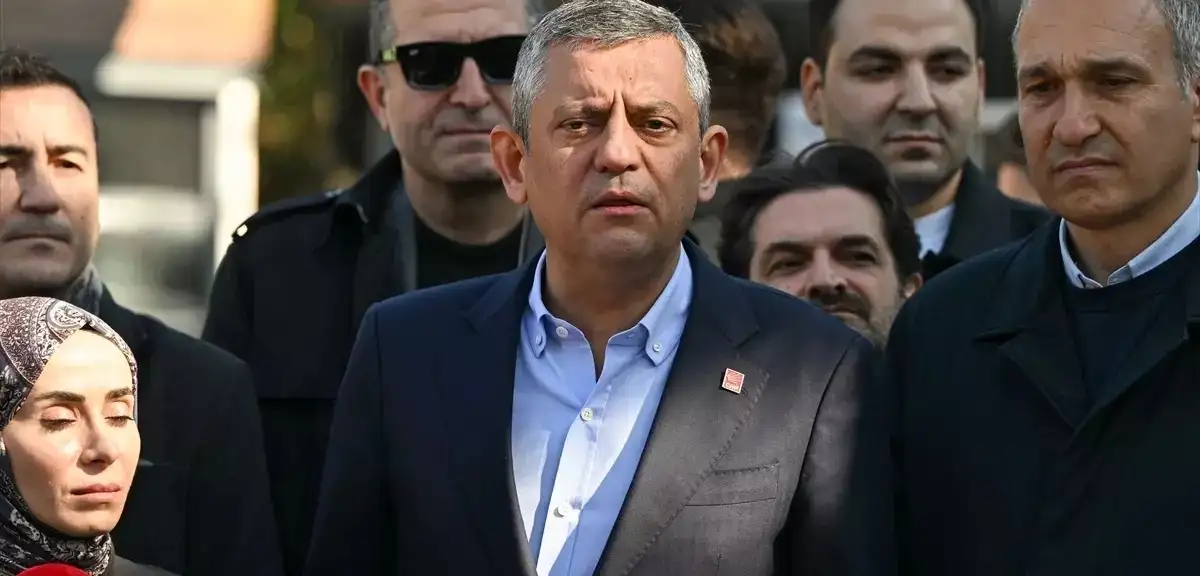 Özel'den Boğaziçi Üniversitesi'ndeki Eyleme Destek Ziyareti