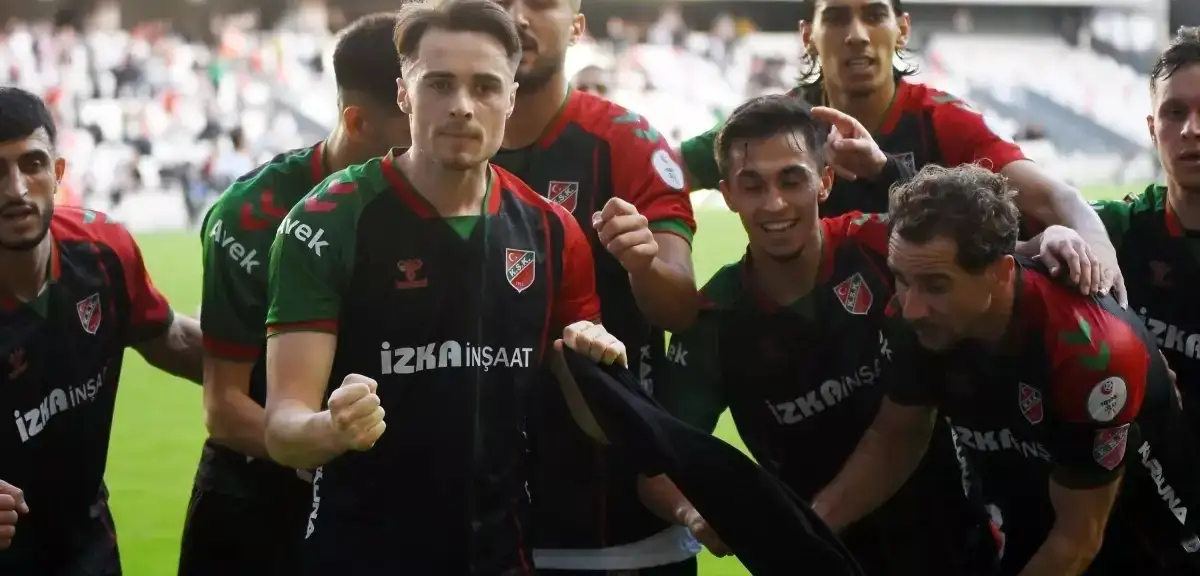 Karşıyaka'dan Tarihi Galibiyet: Rakiplerini 10-0 Yendiler