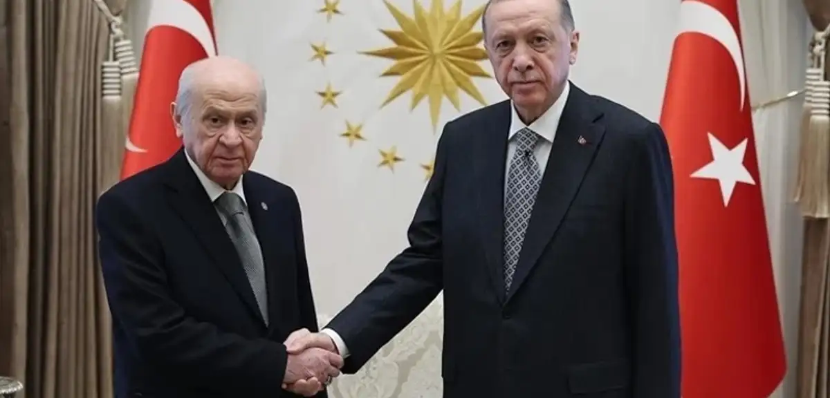 Bahçeli'den Cumhurbaşkanı Erdoğan'a Jest