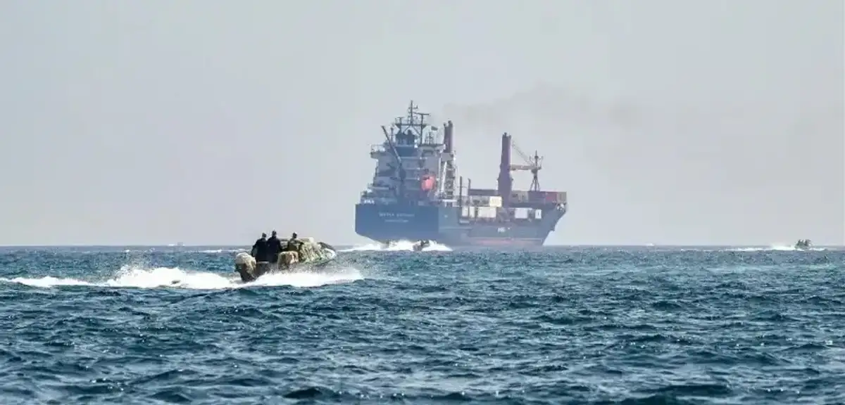 İran'dan Hürmüz Boğazı'nda Geçişlere Kısmi Onay