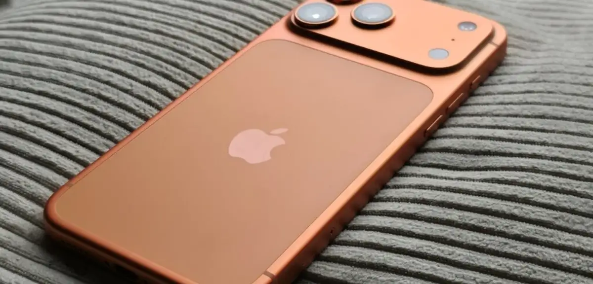 Apple 20. Yıl Dönümüne Özel iPhone Tasarladı