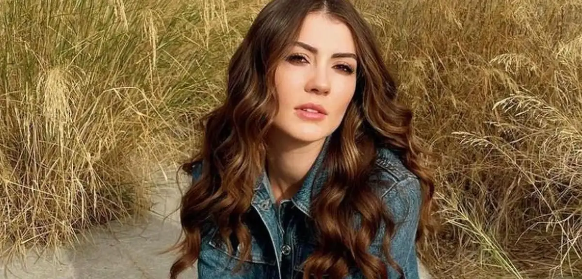 Burcu Özberk'ten Yaz Dizisi İtirafı: "Bence Ben O Yaşı Geçtim"