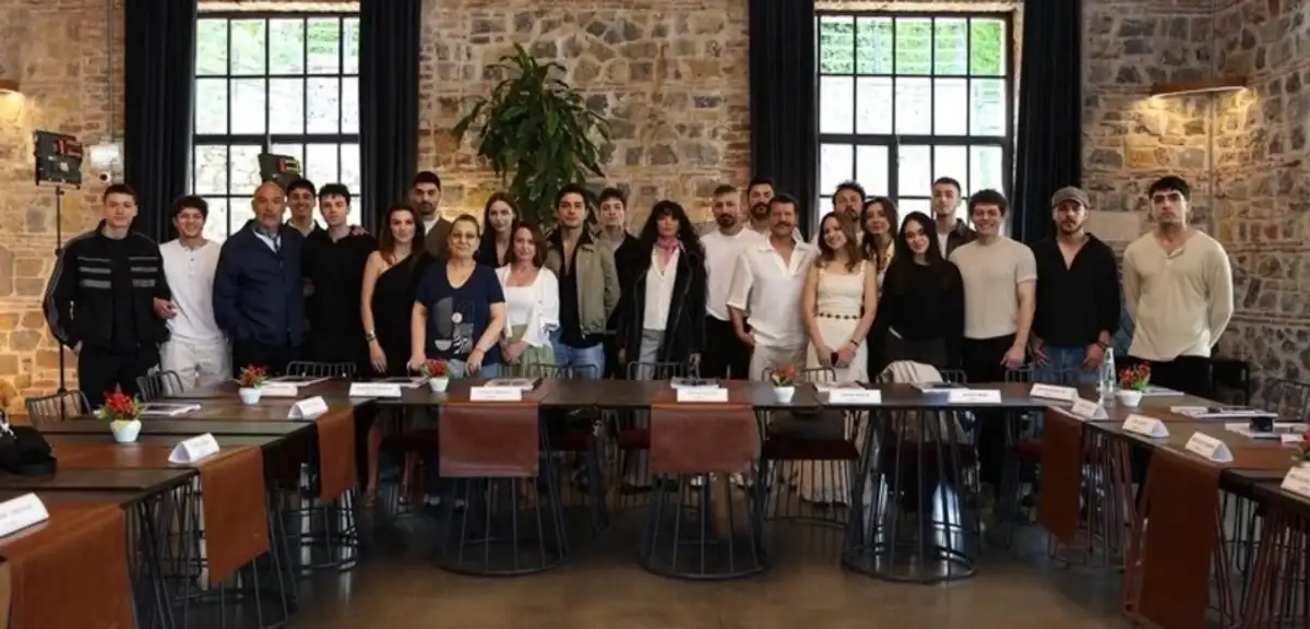 Altı Üstü İstanbul Dizisi Geliyor