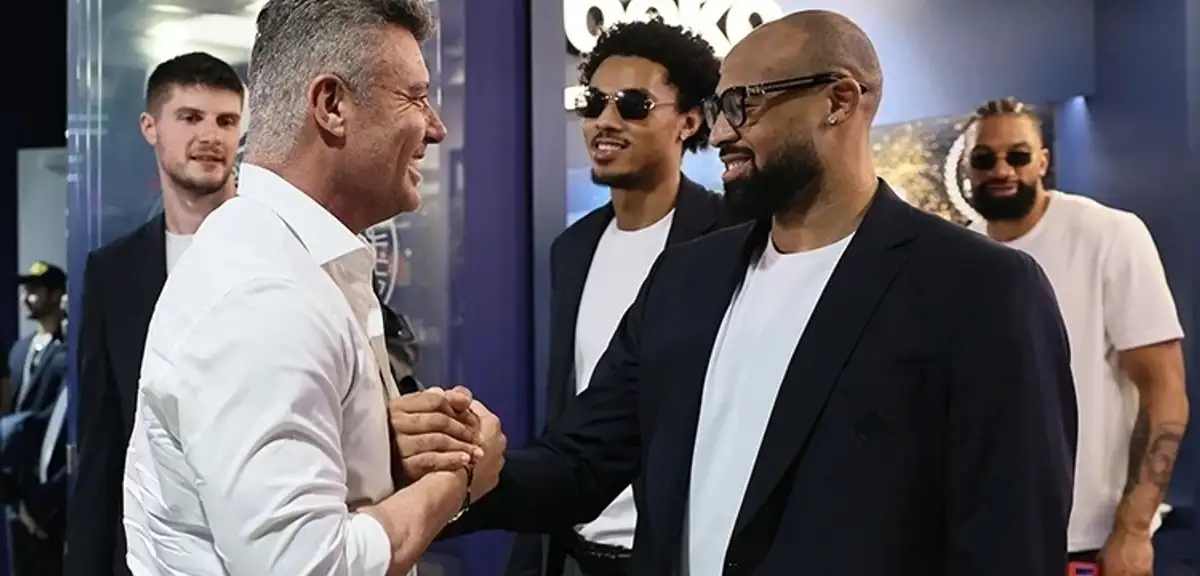 Fenerbahçe Beko Kafilesi Dualarla Atina'ya Uçtu