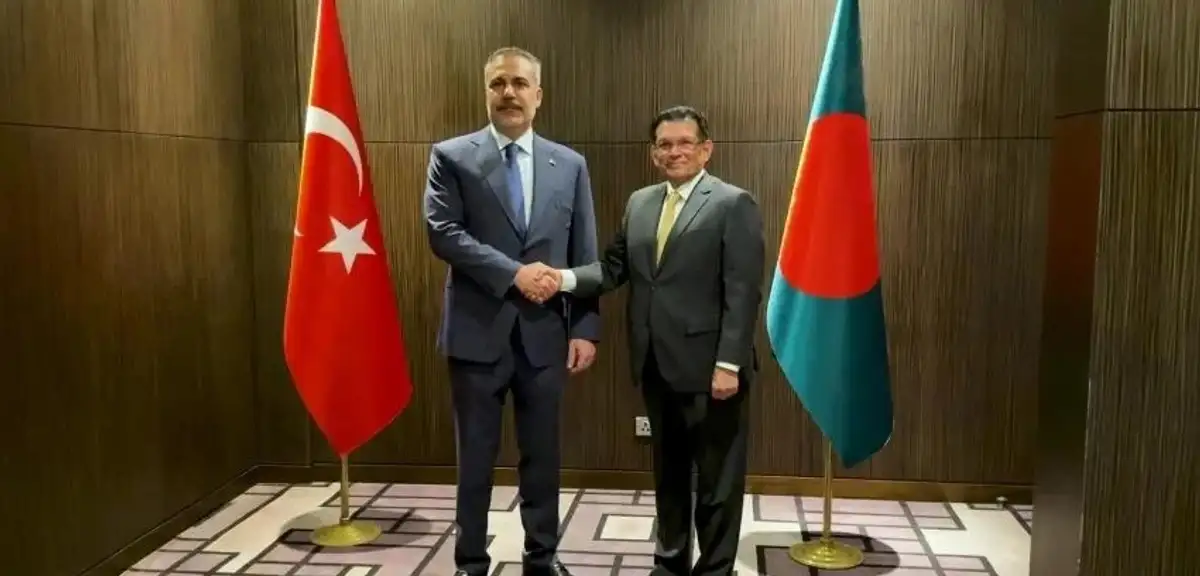 Bakan Fidan Bangladeş'teki Kampları Ziyaret Etti
