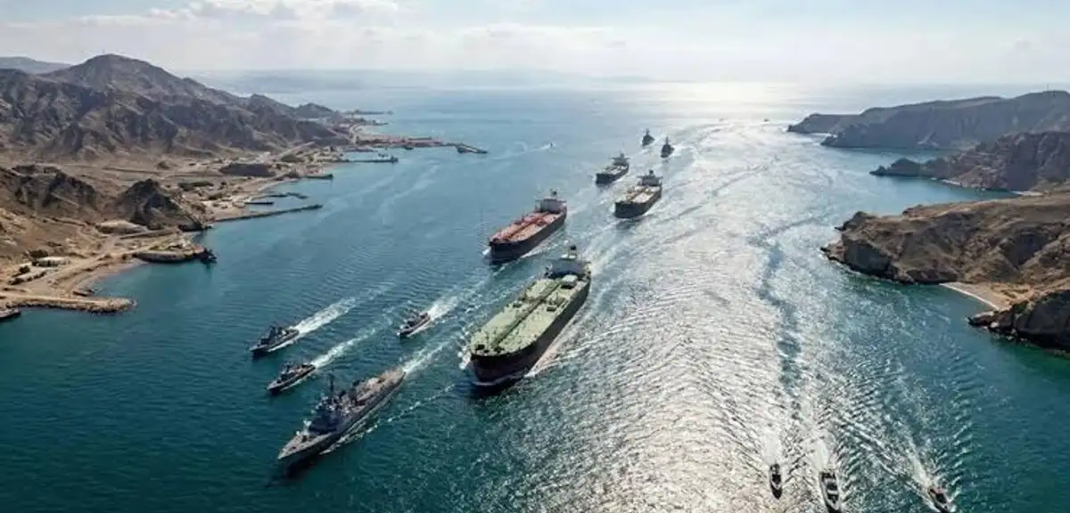 İran, Hürmüz Boğazı'nı Gemi Trafiğine Kapattı