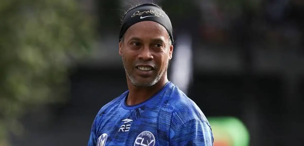 Ronaldinho 11 Yıl Sonra Sahalara Dönüyor