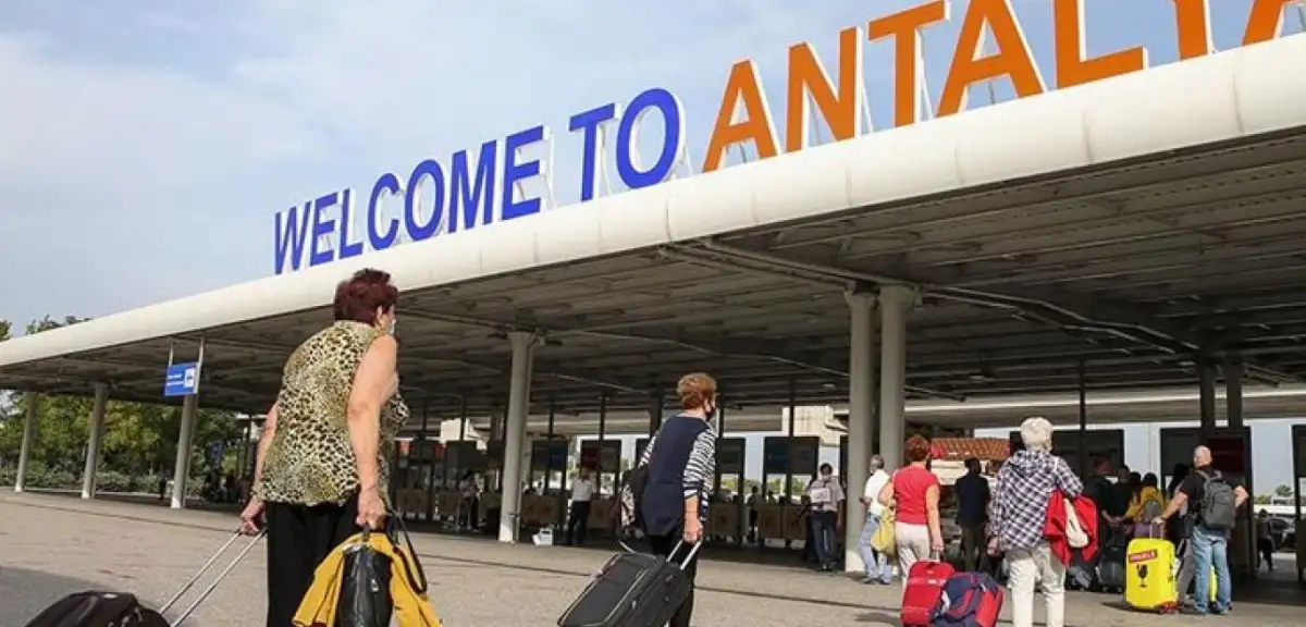 Antalya Havalimanı'nda Fahiş Fiyat İsyanı: Alman Turistler Şoke Oldu!