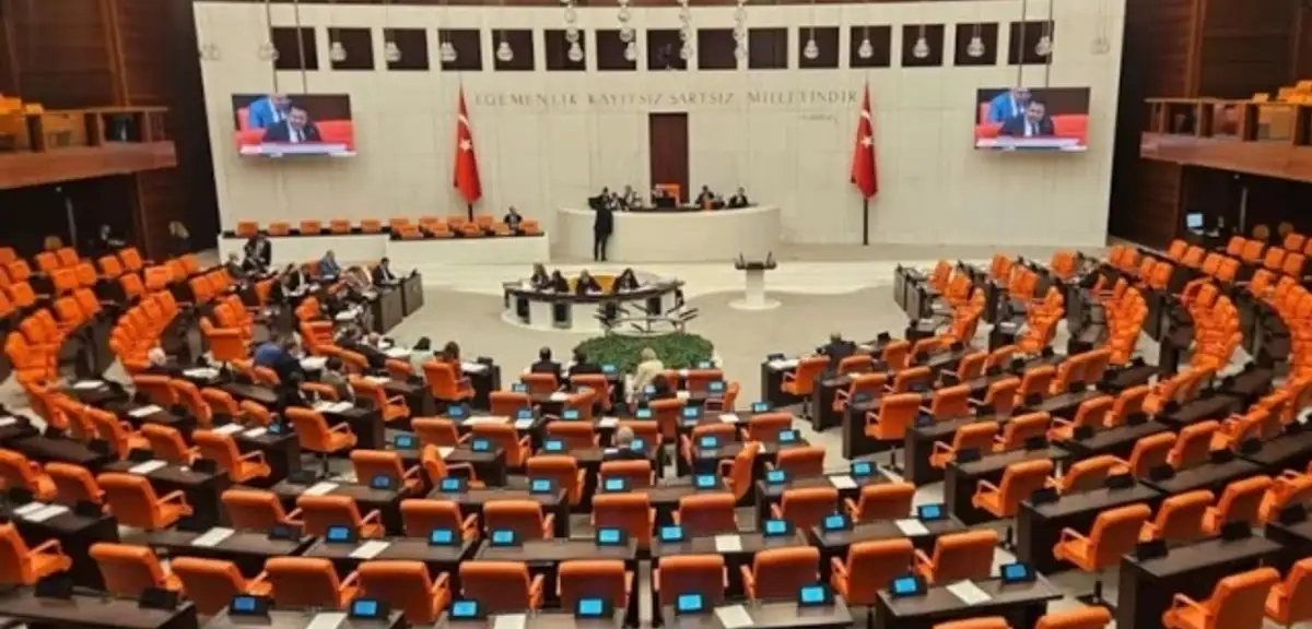 TBMM'de Kabul Edildi: Kapsamlı Öğrenci Affı Resmi̇leşti! Kimler Yararlanabilir, Şartlar Neler?