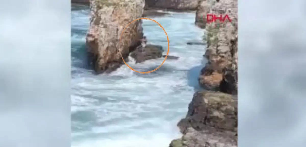 Deniz Yasağını İhlal Eden Kişi Kayalıklarda Mahsur Kaldı