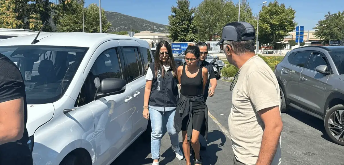 Muğla'da Türk bayrağını yakan kadın tutuklandı