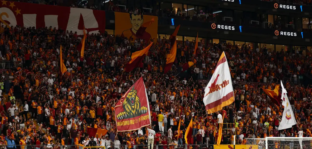 Galatasaray Taraftarından Yönetime Protesto: 2 Dakikada Her Şey Değişti