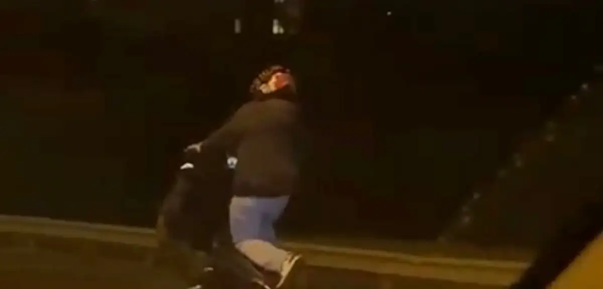 Motosikletiyle yaptığı hareketler pahalıya mal oldu