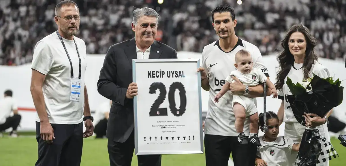 Dolmabahçe’de Necip Uysal’a veda