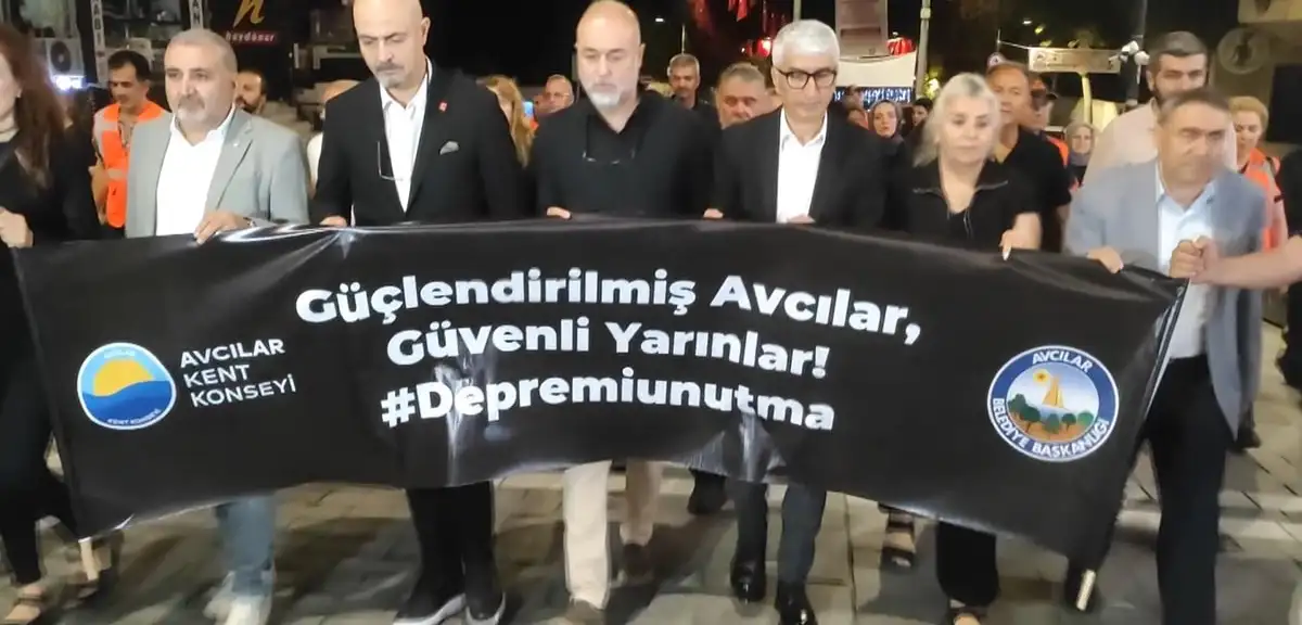 Marmara Depremi'nde hayatını kaybedenler İstanbul'da anıldı