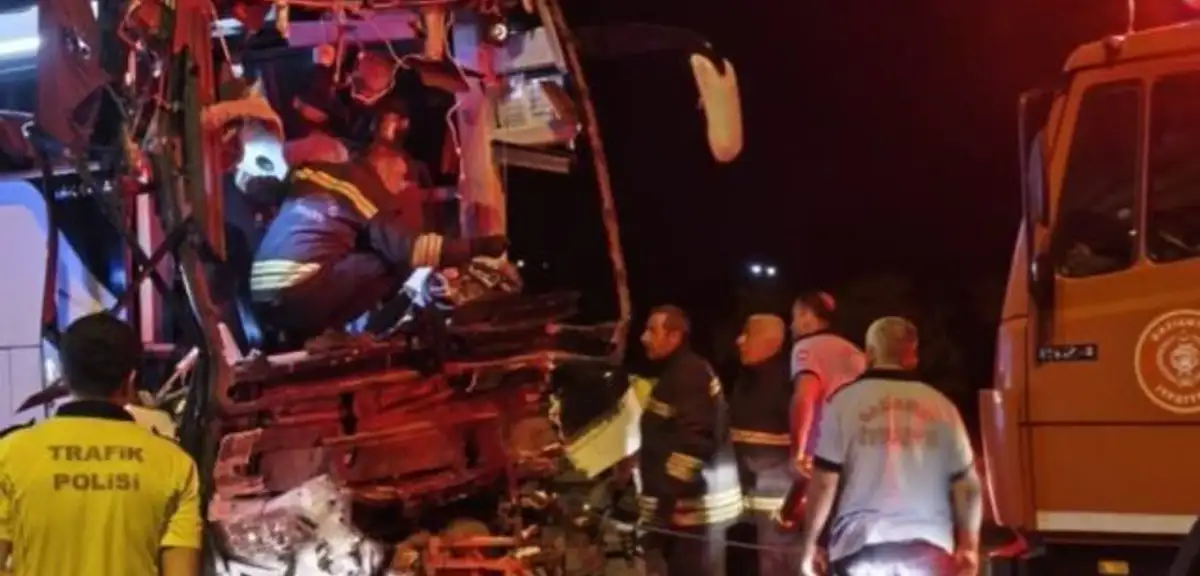 Gaziantep'te yolcu otobüsü ile tır çarpıştı: 2 ölü, 22 yaralı