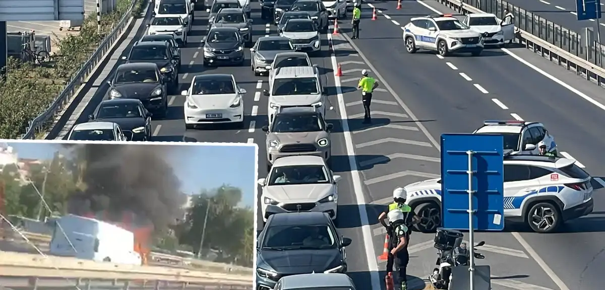 İstanbul Fatih'te Minibüs Yangını: Sahil Yolu Bir Saat Kapandı