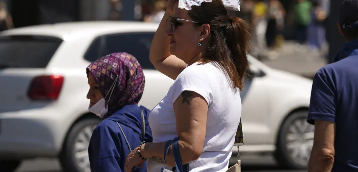 Afrika ve Basra sıcakları Türkiye'yi etkisi altına aldı