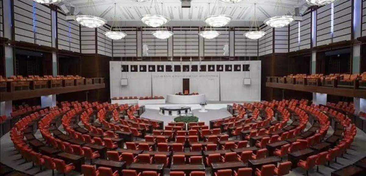 Ev Emekçilerine Tarihi Güvence: 40 Maddelik Dev Kanun Teklifi Meclis'te