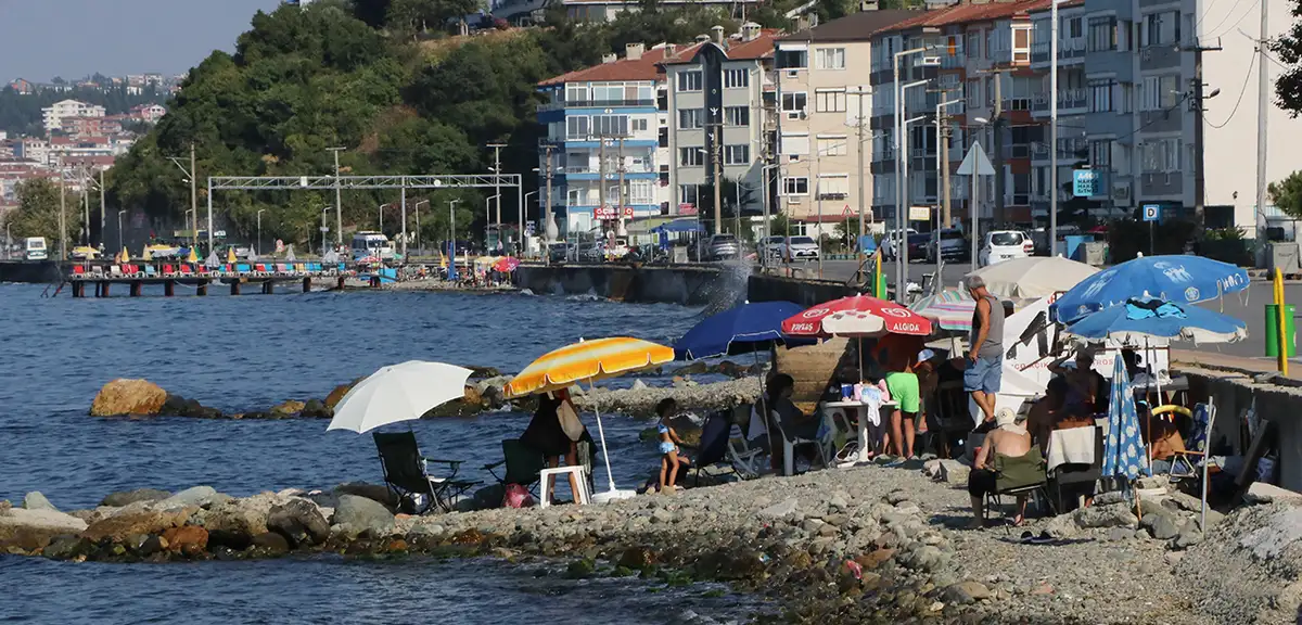 Tatilcilerin uğrak noktası Çınarcık'ta denize girmek yasaklandı