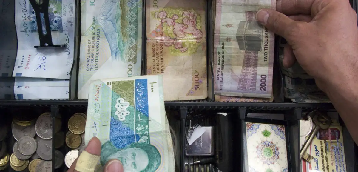 İran'da dolar kuru rekor tazeledi: Tümen en düşük seviyede