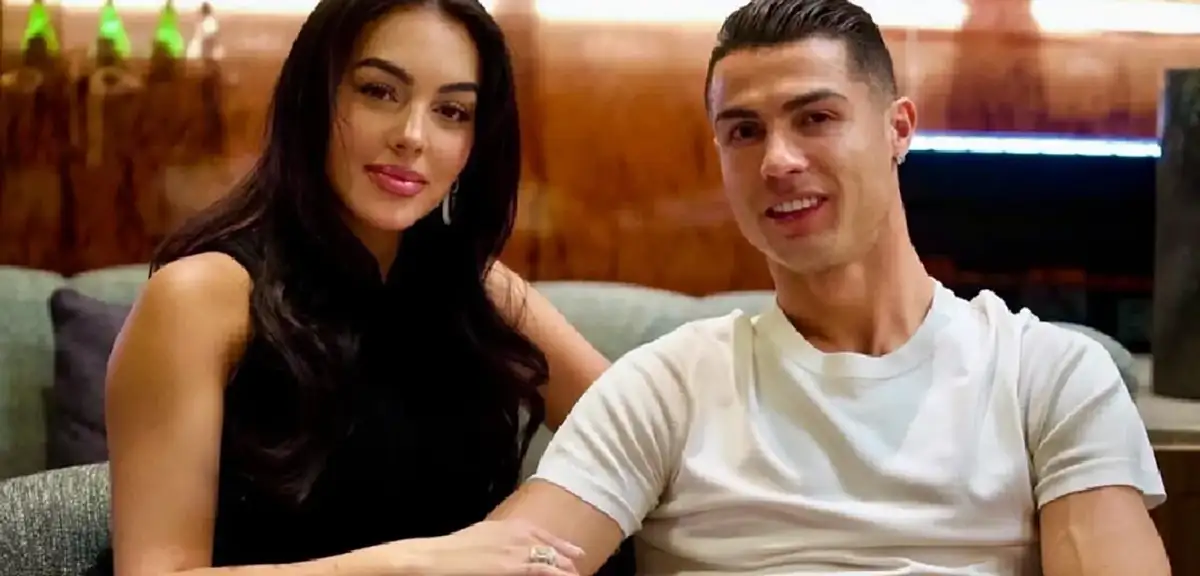 Ronaldo ve Rodriguez Çifti Üç Çocuklarını Nüfusuna Geçirdi