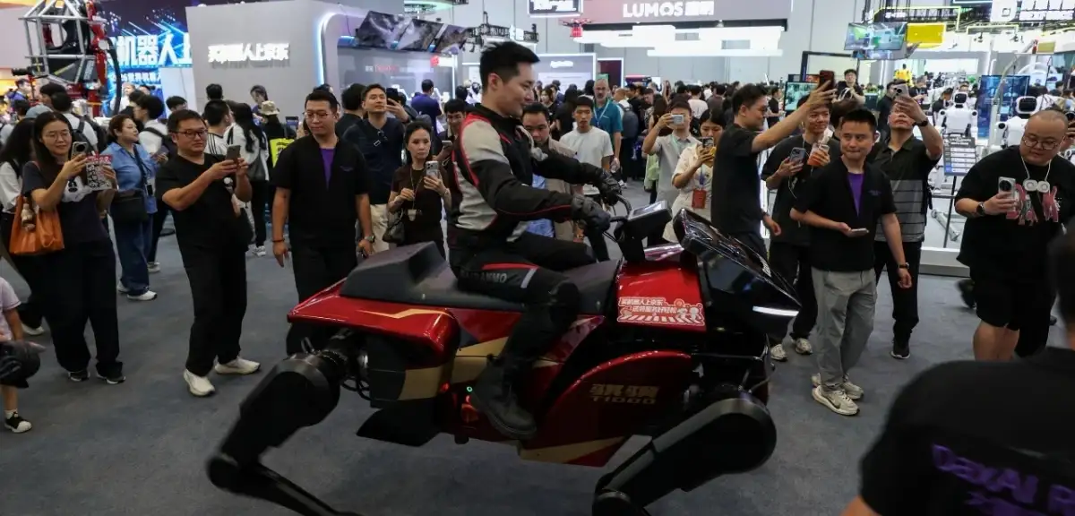 Dört ayaklı robot at Qiji X1 Dünya Robot Konferansı'nda tanıtıldı