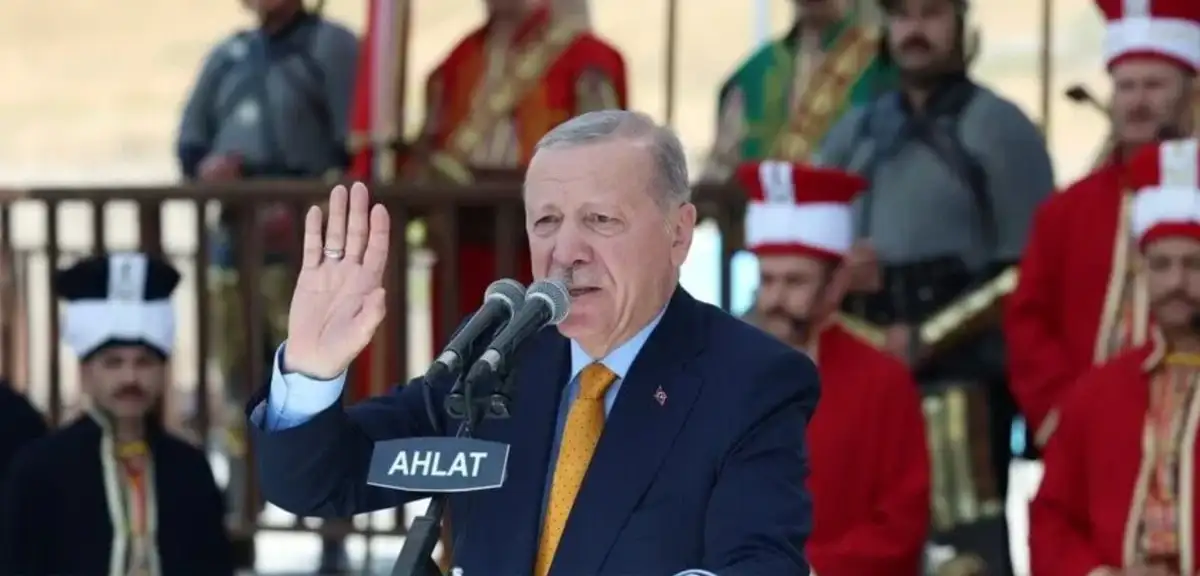Cumhurbaşkanı Erdoğan Ahlat'taki Törende Konuşma Yapıyor